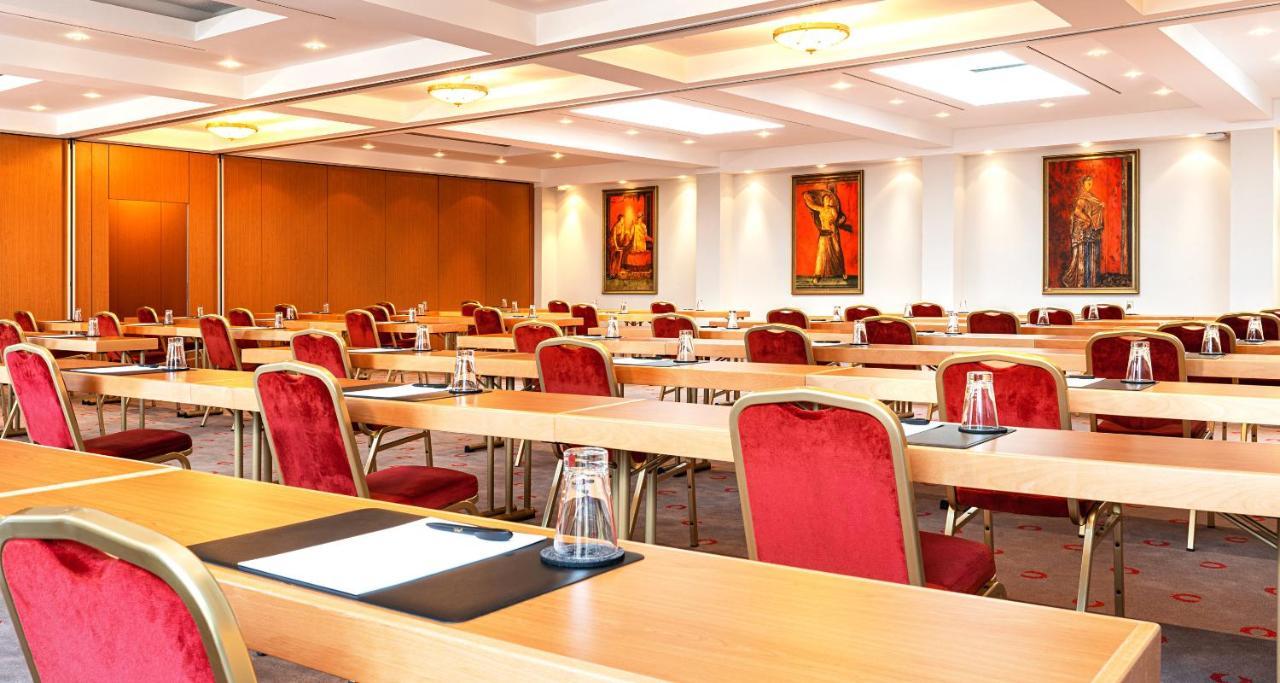 Victor'S Residenz-Hotel Schloss Berg Nennig Exterior photo Meeting room