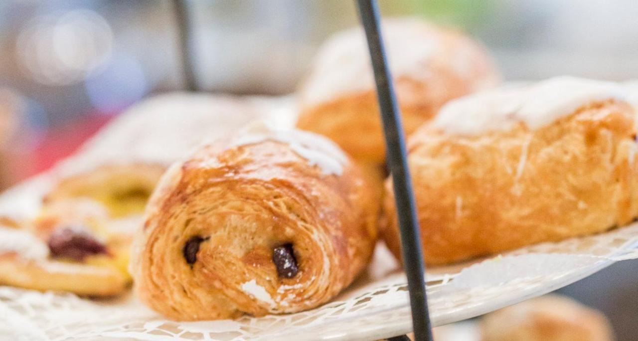 Victor'S Residenz-Hotel Schloss Berg Nennig Exterior photo Pain au chocolat