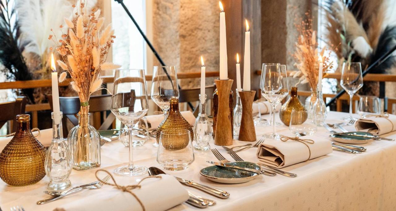 Victor'S Residenz-Hotel Schloss Berg Nennig Exterior photo A table set for a meal