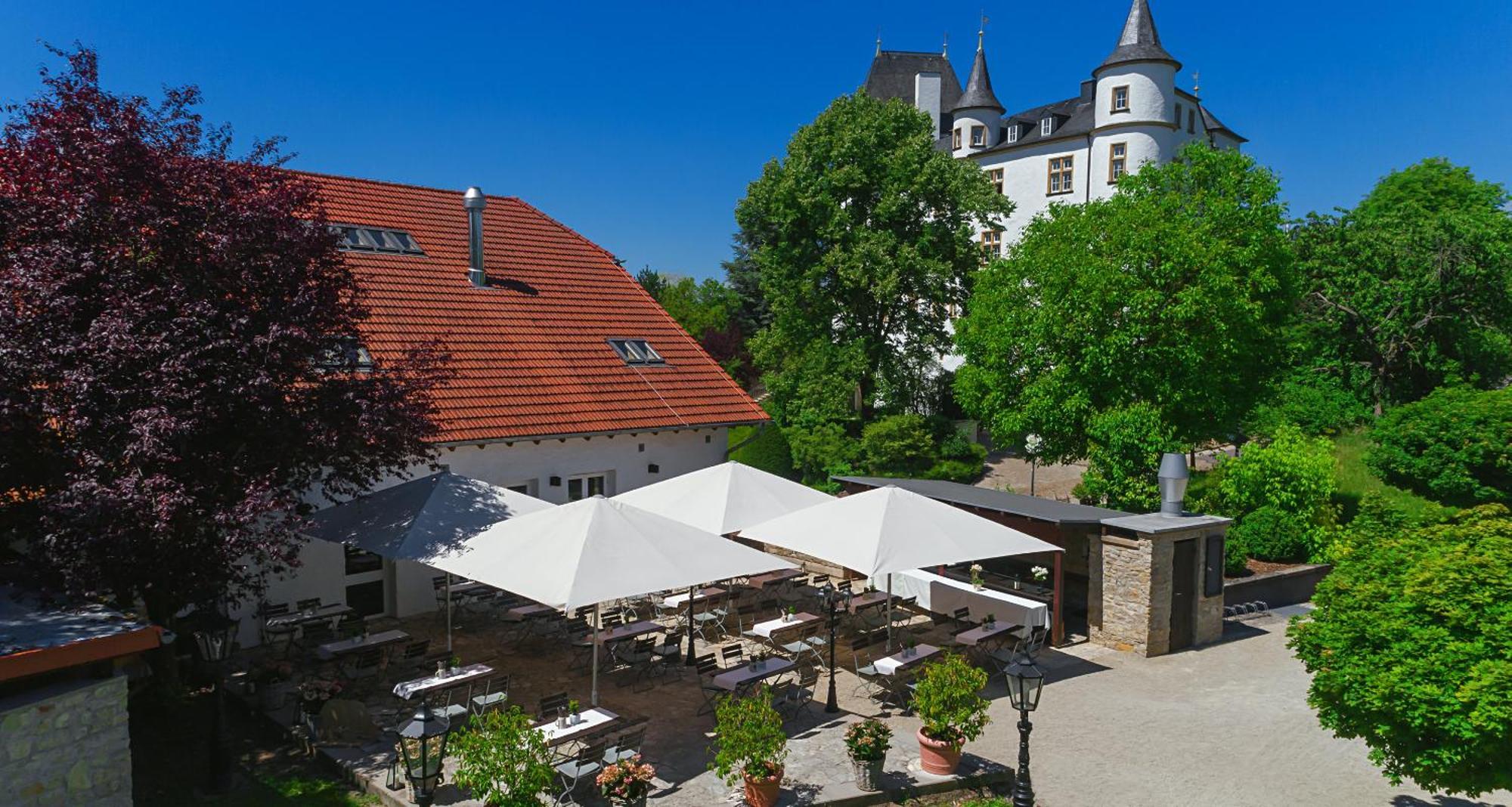 Victor'S Residenz-Hotel Schloss Berg Nennig Exterior photo The restaurant in the castle