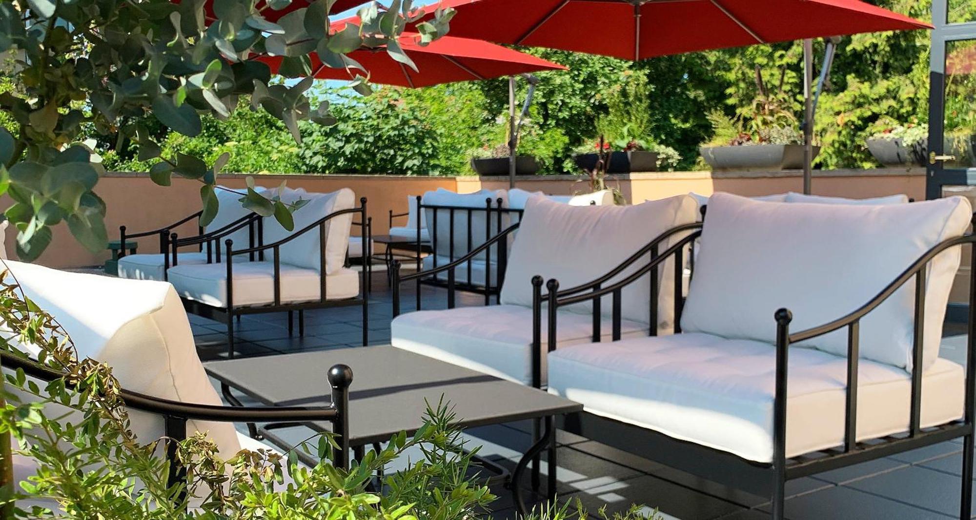 Victor'S Residenz-Hotel Schloss Berg Nennig Exterior photo The patio at the Hotel Valley Ho