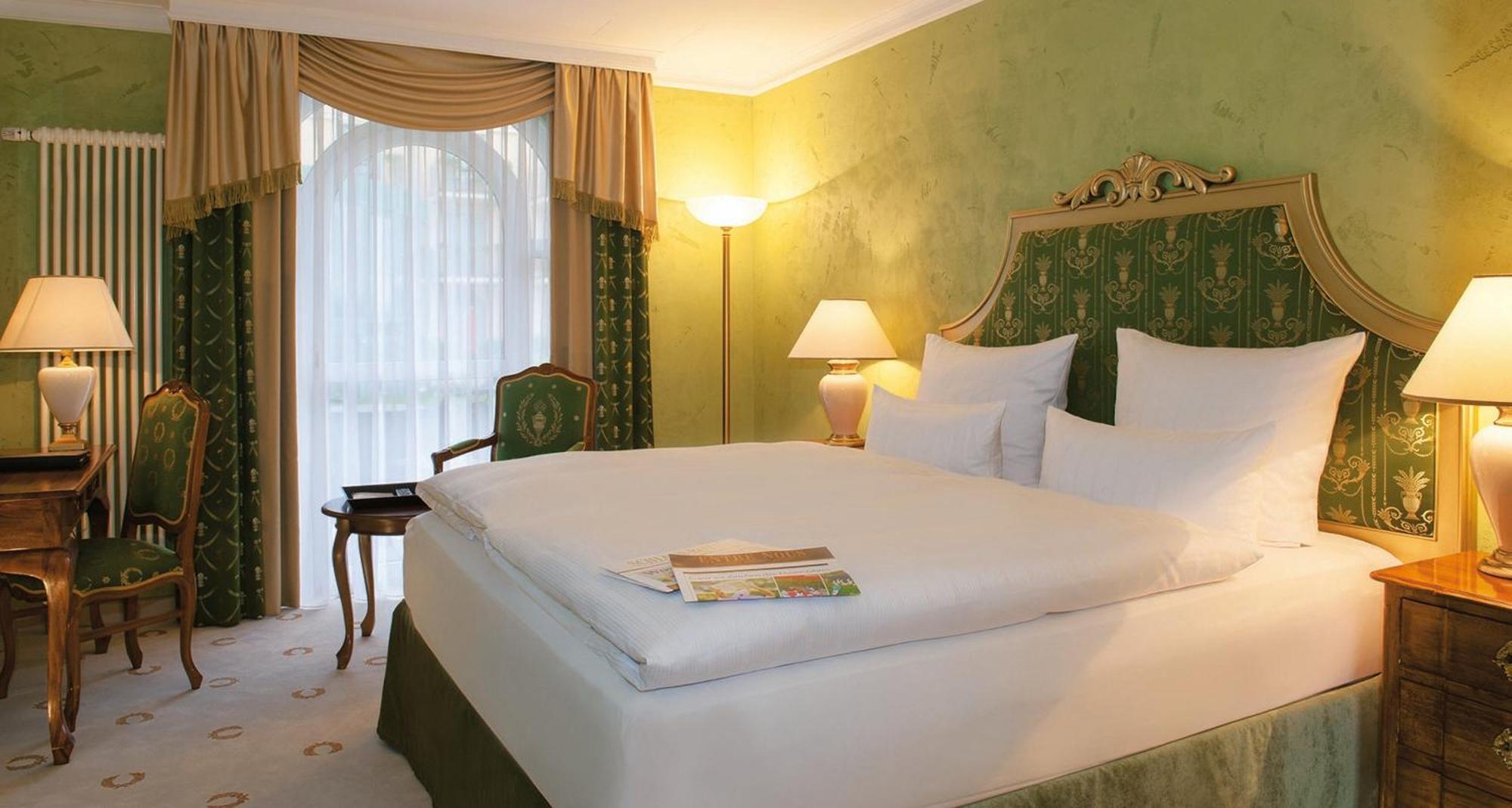 Victor'S Residenz-Hotel Schloss Berg Nennig Room photo A room at the hotel