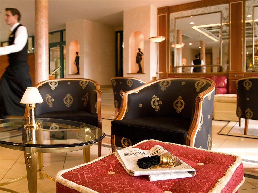 Victor'S Residenz-Hotel Schloss Berg Nennig Exterior photo Lobby
