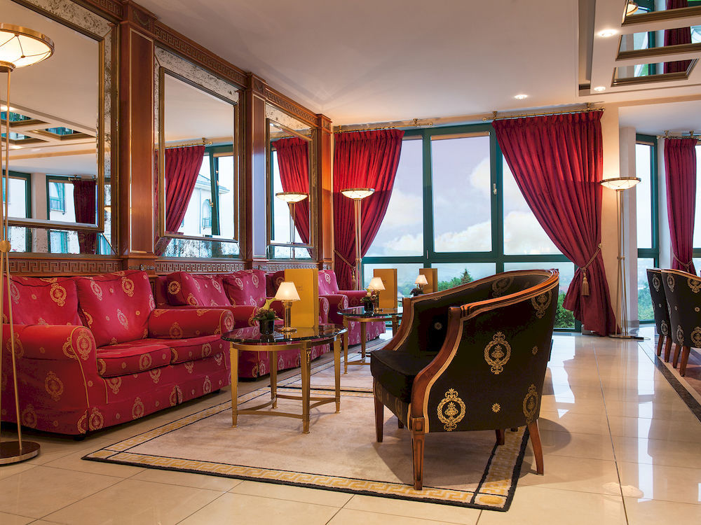 Victor'S Residenz-Hotel Schloss Berg Nennig Exterior photo Lobby