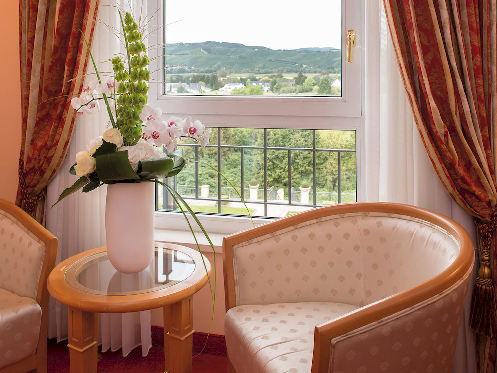 Victor'S Residenz-Hotel Schloss Berg Nennig Exterior photo A room at the Hotel