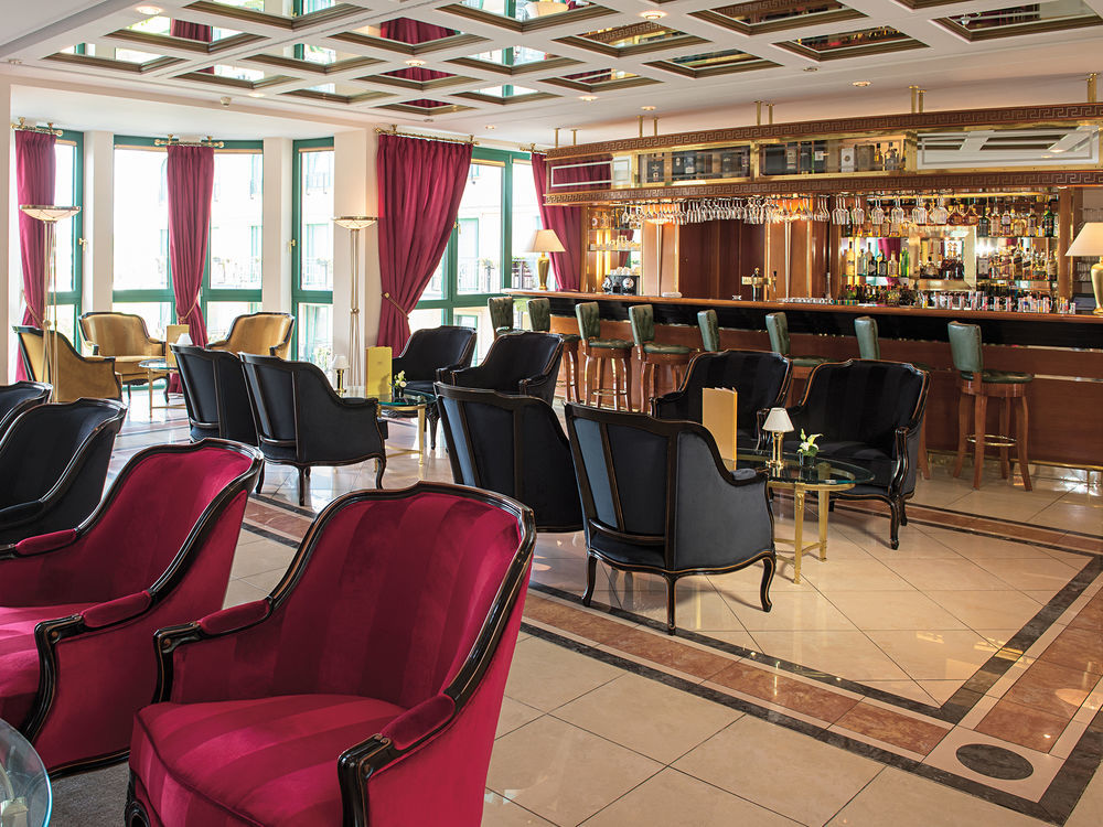 Victor'S Residenz-Hotel Schloss Berg Nennig Exterior photo The bar